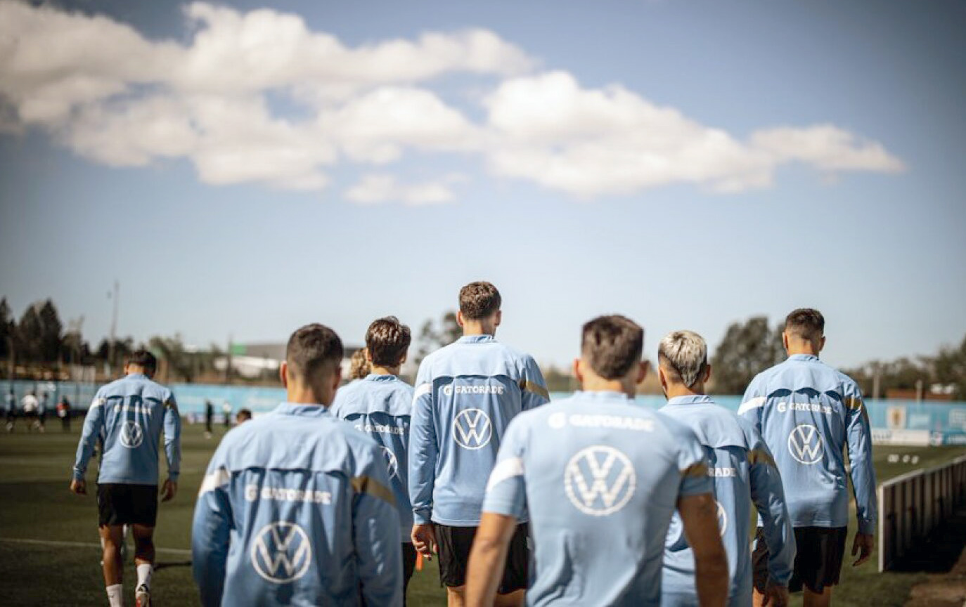 ASÍ FUE EL ENTRENENAMIENTO DE LA SELECCIÓN URUGUAYA DE BIELSA EN EL COMPLEJO CELESTE