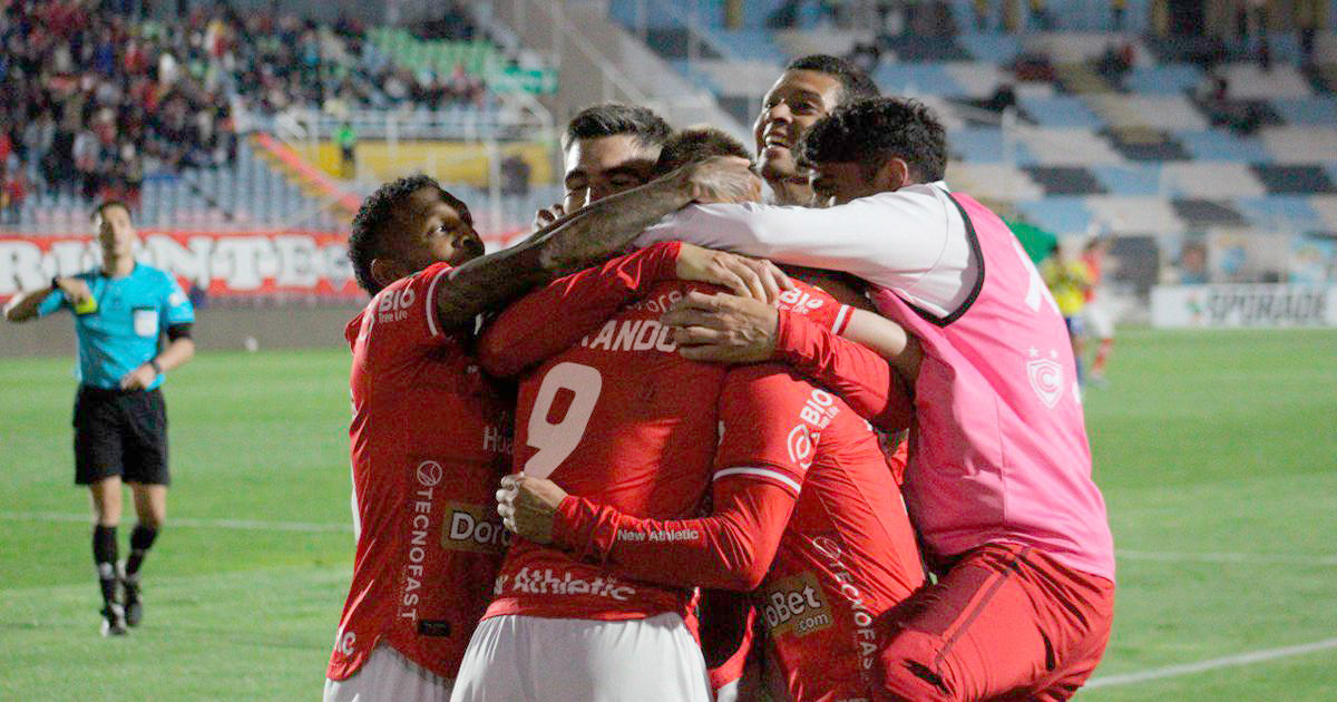 CIENCIANO VENCIÓ A SPORTING CRISTAL Y LO DEJÓ PRÁCTICAMENTE FUERA DEL CLAUSURA