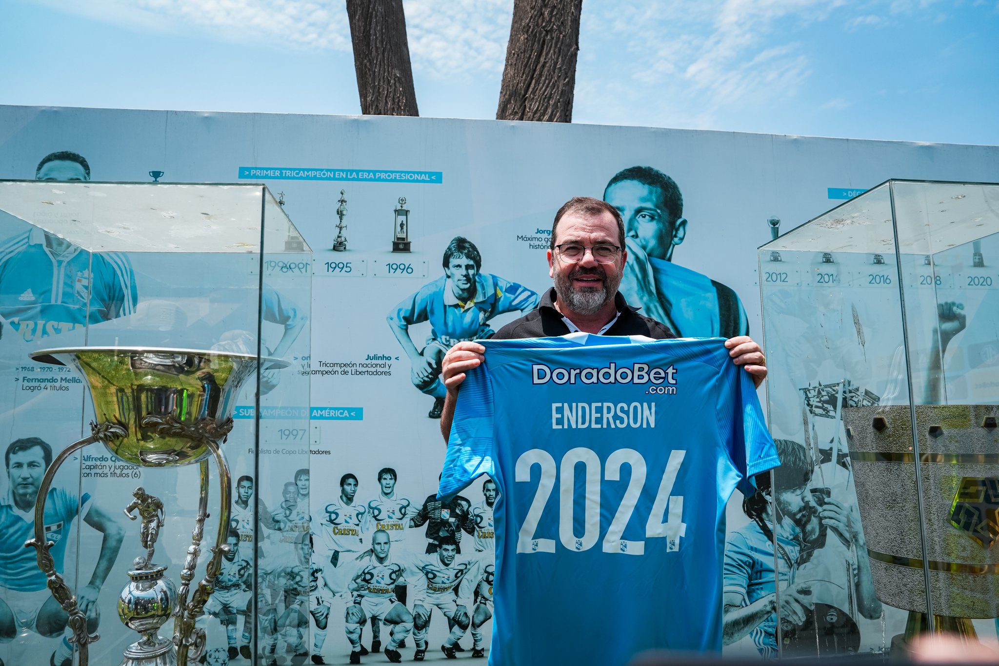 ENDERSON MOREIRA: ” SÉ DE LA RESPONSABILIDAD QUE TENGO CON SPORTING CRISTAL”