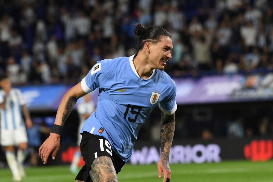 DE LA MANO DE BIELSA URUGUAY SE ENSEÑORIÓ Y DERROTÓ 0 – 2 A ARGENTINA