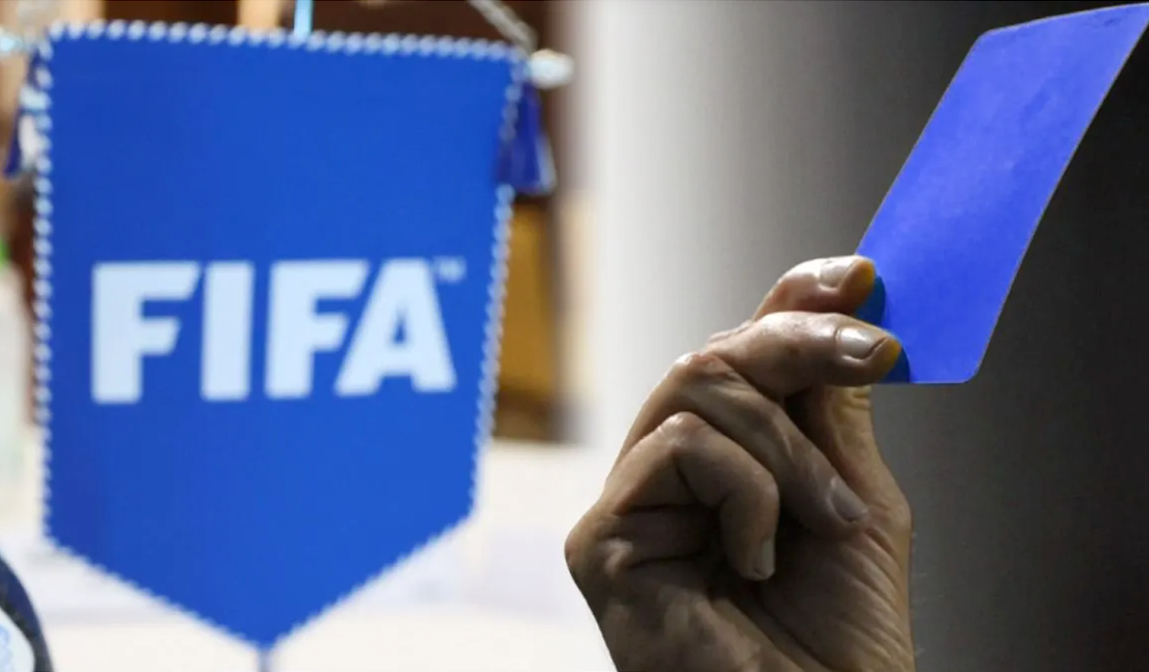 FIFA se pronunció sobre tarjeta azul en el fútbol y aclaró que pruebas deberían realizarse “en niveles inferiores”