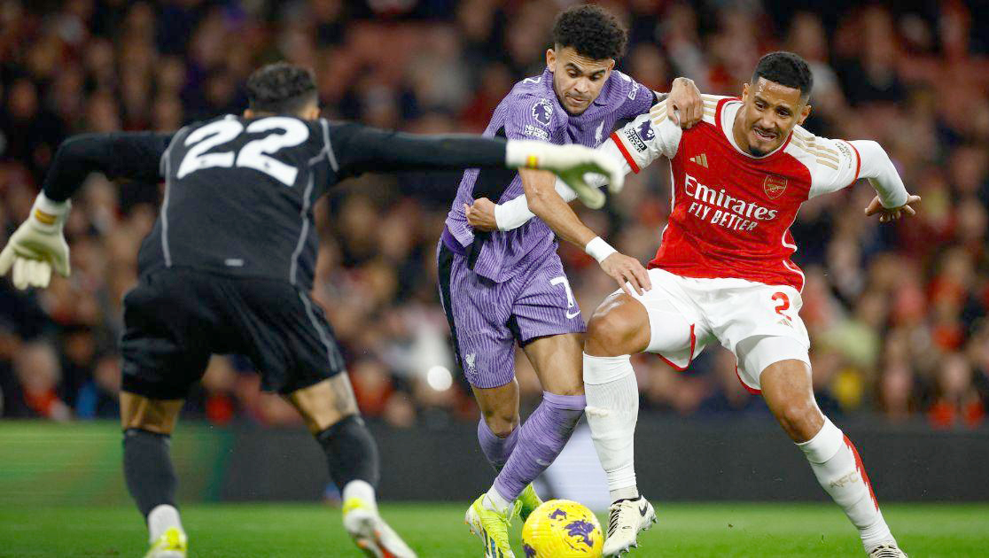 Arsenal venció 3-1 a Liverpool y puso de candela la Premier League