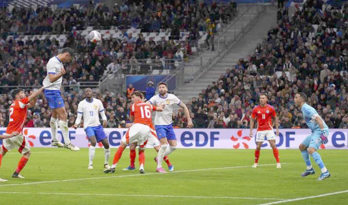 Francia venció por 3-2 a Chile , le dio vuelta al marcador