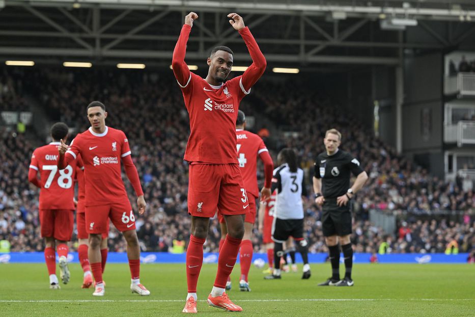 London (United Kingdom), 21/04/2024.- Ryan Gravenberch of Liverpool celebrates after scoring the 2-1 lead during the English Premier League soccer match of Fulham FC against Liverpool FC, in London, Britain, 21 April 2024. (Reino Unido, Londres) EFE/EPA/VINCE MIGNOTT EDITORIAL USE ONLY. No use with unauthorized audio, video, data, fixture lists, club/league logos, 'live' services or NFTs. Online in-match use limited to 120 images, no video emulation. No use in betting, games or single club/league/player publications.