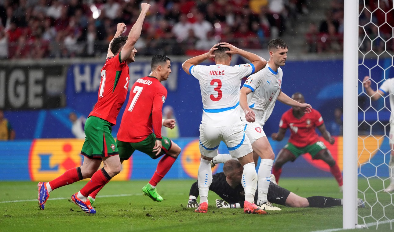 Festeja Cristiano: Buen triunfo 2-1 de Portugal ante República Checa