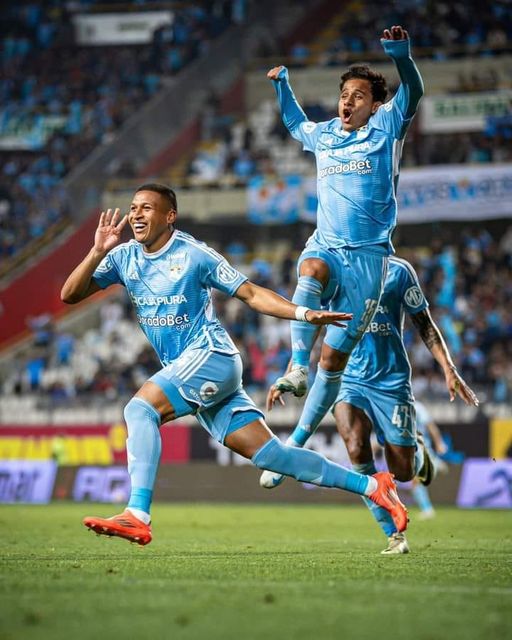CON GOLES DE PACHECO Y CAZONATTI GANO CRISTAL A UNIVERSITARIO